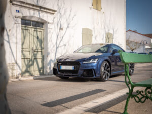 Vue avant avec calandre sportive – AUDI – TT RS – 2018 – Mugello Blue pearl – 400 ch – 5 Cylindres en Ligne – 18 175 km – Transmission : Sequentielle – Origine Monaco – Privaty Cars – Recherche de supercars hors marché en Nouvelle-Aquitaine