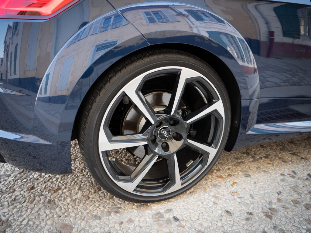 Jantes – AUDI – TT RS – 2018 – Mugello Blue pearl – 400 ch – 5 Cylindres en Ligne – 18 175 km – Transmission : Sequentielle – Origine Monaco – Privaty Cars – Service de courtage et recherche automobile premium en Charente-Maritime