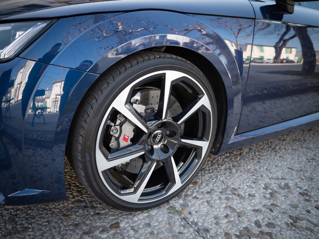 Jantes – AUDI – TT RS – 2018 – Mugello Blue pearl – 400 ch – 5 Cylindres en Ligne – 18 175 km – Transmission : Sequentielle – Origine Monaco – Privaty Cars – Achat et vente de supercars d’occasion près de Niort