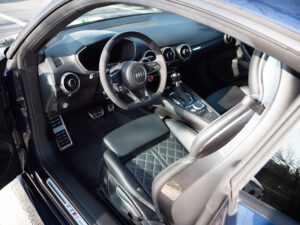 Tableau de bord – AUDI – TT RS – 2018 – Mugello Blue pearl – 400 ch – 5 Cylindres en Ligne – 18 175 km – Transmission : Sequentielle – Origine Monaco – Privaty Cars – Sélection de véhicules AUDI disponibles à La Rochelle