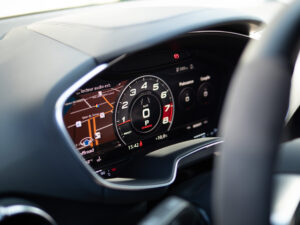 Tableau de bord – AUDI – TT RS – 2018 – Mugello Blue pearl – 400 ch – 5 Cylindres en Ligne – 18 175 km – Transmission : Sequentielle – Origine Monaco – Privaty Cars – Dépôt-vente de véhicules AUDI près de Niort