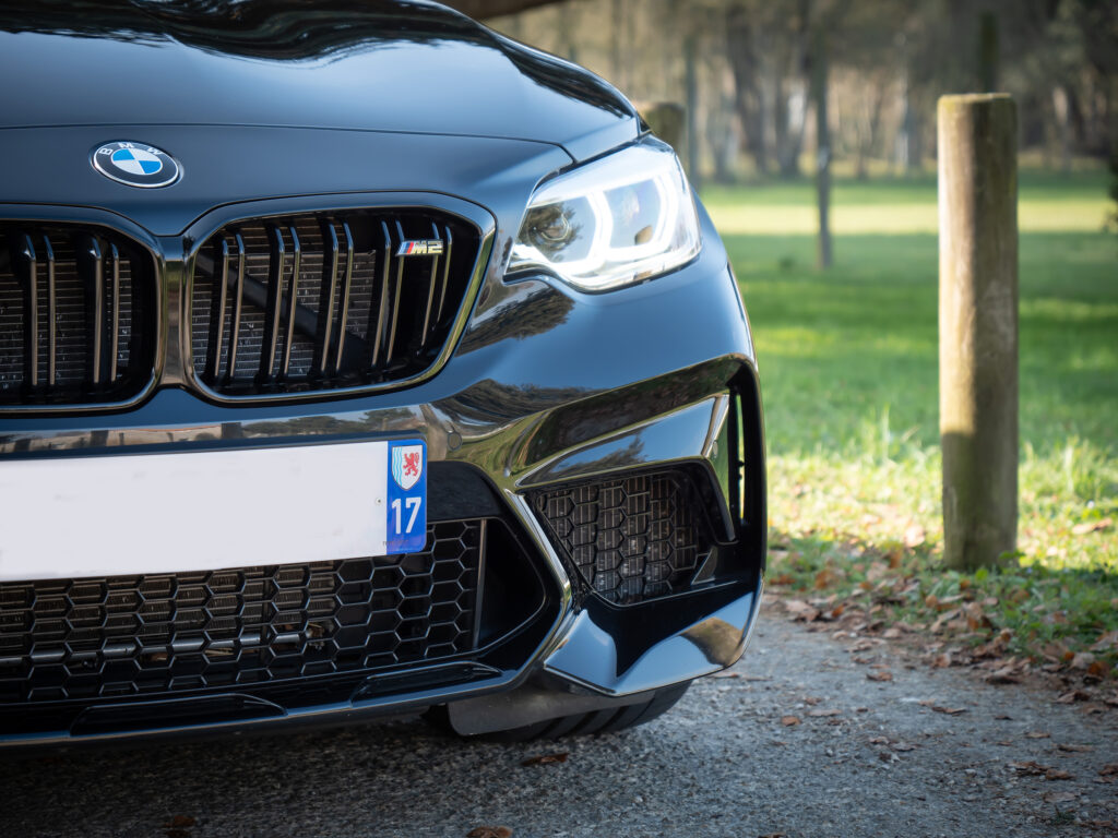 Grille avant avec inserts noirs – BMW – M2 Compétition – 2019 – Noir Saphirschwarz – 410 ch – 6 Cylindres en Ligne – 16 847 km – Transmission : Sequentielle – Origine France – Privaty Cars – Expert des modèles BMW en Nouvelle-Aquitaine