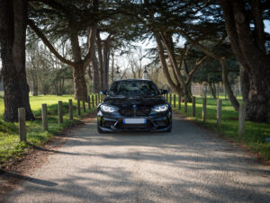 Vue avant avec phares LED – BMW – M2 Compétition – 2019 – Noir Saphirschwarz – 410 ch – 6 Cylindres en Ligne – 16 847 km – Transmission : Sequentielle – Origine France – Privaty Cars – Vente de voitures de prestige d’occasion à La Rochelle