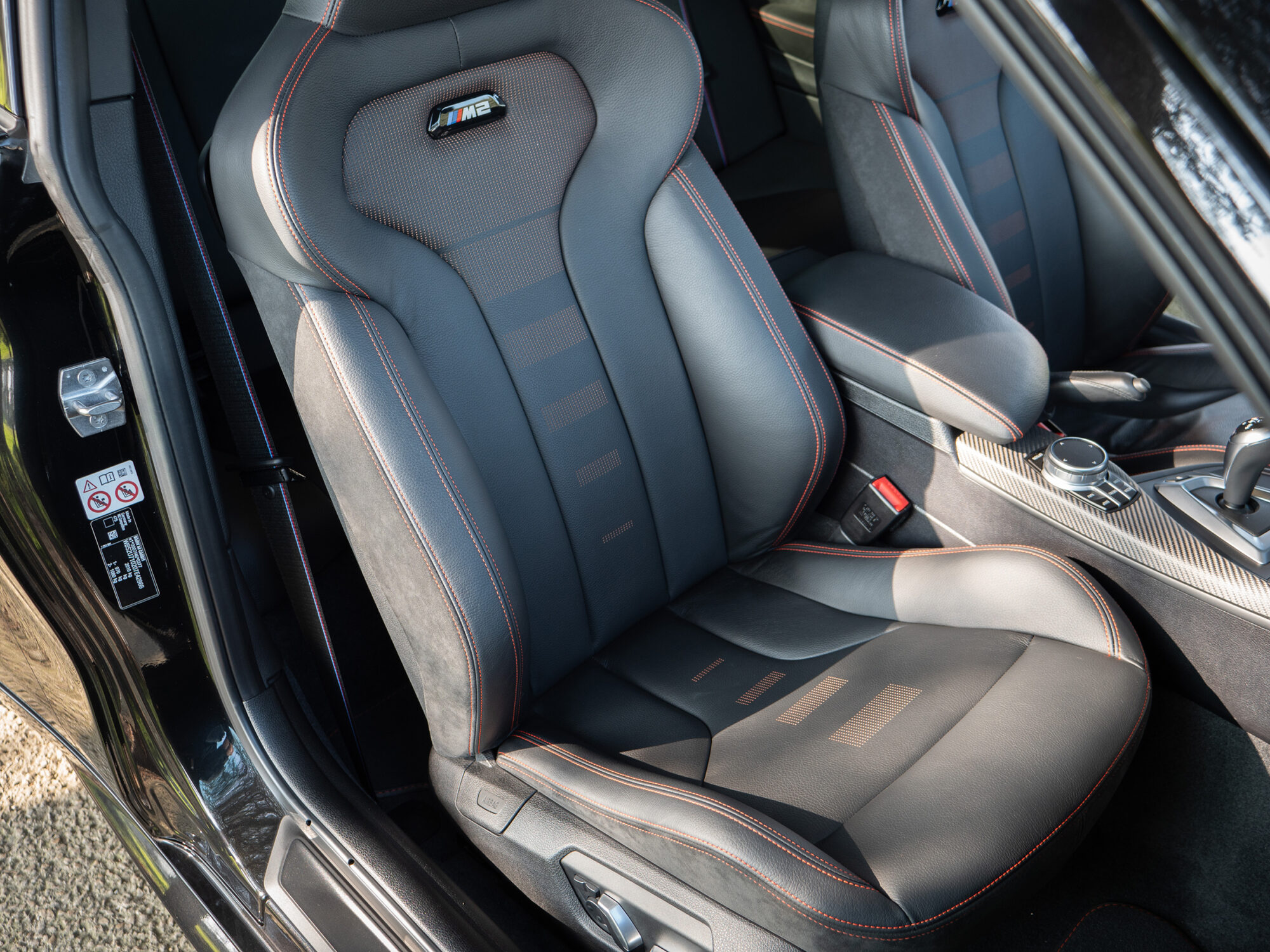 Sièges baquets en cuir – BMW – M2 Compétition – 2019 – Noir Saphirschwarz – 410 ch – 6 Cylindres en Ligne – 16 847 km – Transmission : Sequentielle – Origine France – Privaty Cars – Achat et vente de voitures de sport d’occasion proche de Nantes