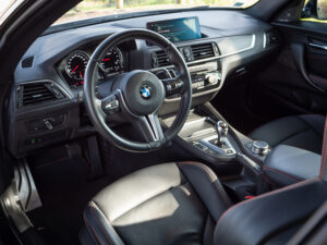 Tableau de bord – BMW – M2 Compétition – 2019 – Noir Saphirschwarz – 410 ch – 6 Cylindres en Ligne – 16 847 km – Transmission : Sequentielle – Origine France – Privaty Cars – Vente de voitures de sport d’occasion à 2 heures de Paris en TGV