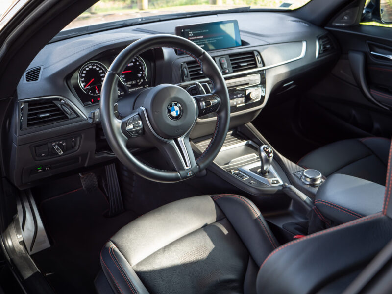 Tableau de bord – BMW – M2 Compétition – 2019 – Noir Saphirschwarz – 410 ch – 6 Cylindres en Ligne – 16 847 km – Transmission : Sequentielle – Origine France – Privaty Cars – Vente de voitures de sport d’occasion à 2 heures de Paris en TGV