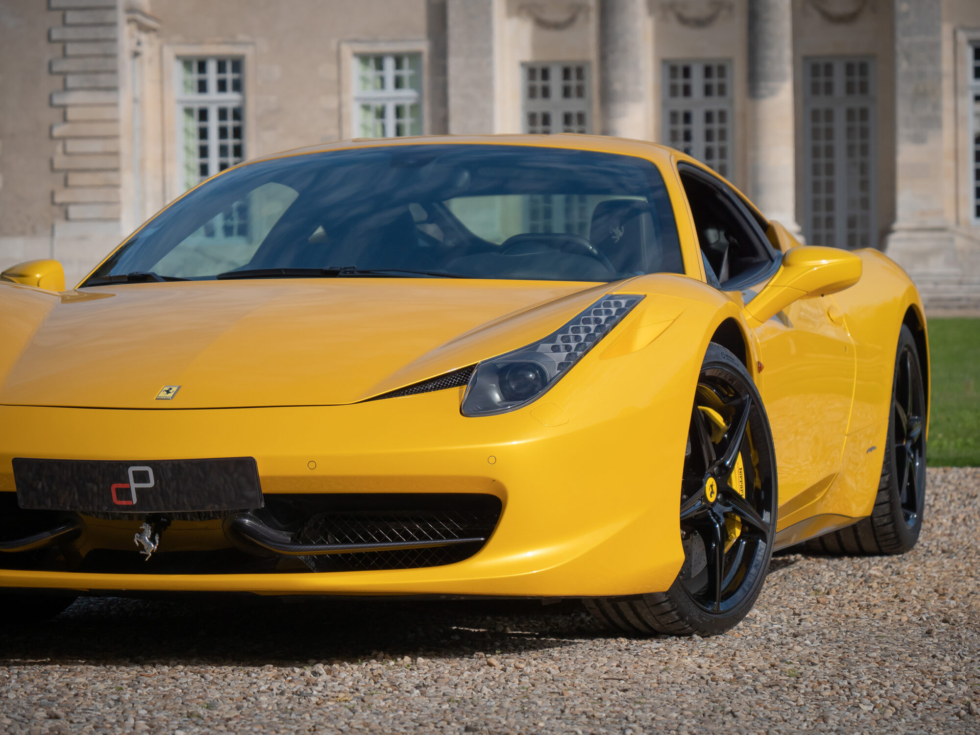 À vendre – FERRARI – 458 Italia – 2011 – Giallo Triplo Strato – 49 500 km – 570 ch – V8 Atmosphérique – Transmission : Sequentielle – Vue principale – Origine Espagne – Privaty Cars – Intermédiaire de confiance vente voiture sport en Charente-Maritime
