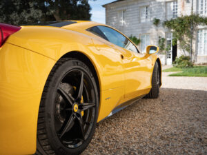 Carrosserie – FERRARI – 458 Italia – 2011 – Giallo Triplo Strato – 570 ch – V8 Atmosphérique – 49 500 km – Transmission : Sequentielle – Origine Espagne – Privaty Cars – Expert des sportives d’occasion haut de gamme à 2 heures de Paris en TGV