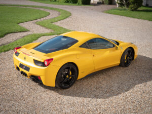Vue arrière avec diffuseur et échappements – FERRARI – 458 Italia – 2011 – Giallo Triplo Strato – 570 ch – V8 Atmosphérique – 49 500 km – Transmission : Sequentielle – Origine Espagne – Privaty Cars – Reprise cash de voitures de luxe sans obligation d’achat entre Bordeaux et Nantes