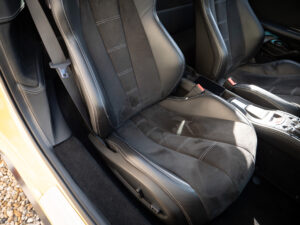 Sièges baquets en cuir – FERRARI – 458 Italia – 2011 – Giallo Triplo Strato – 570 ch – V8 Atmosphérique – 49 500 km – Transmission : Sequentielle – Origine Espagne – Privaty Cars – Reprise de voitures de sport et collection proche de Bordeaux