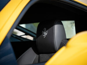 Sièges baquets en cuir avec logo – FERRARI – 458 Italia – 2011 – Giallo Triplo Strato – 570 ch – V8 Atmosphérique – 49 500 km – Transmission : Sequentielle – Origine Espagne – Privaty Cars – Achat et vente de supercars d’occasion dans l’Ouest de la France