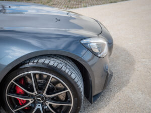 Jante alliage avec étrier rouge – AMG – AMG GTS – 2015 – Gris Sélénite – 510 ch – V8 Bi-Turbo – 69 000 km – Transmission : Sequentielle – Origine Allemagne – Privaty Cars – Chasseur de voitures de sport sur mesure entre Bordeaux et Nantes