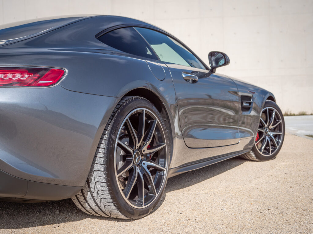 Jante alliage noir brillant – AMG – AMG GTS – 2015 – Gris Sélénite – 510 ch – V8 Bi-Turbo – 69 000 km – Transmission : Sequentielle – Origine Allemagne – Privaty Cars – Mandat de vente pour automobiles de luxe dans l’Ouest de la France