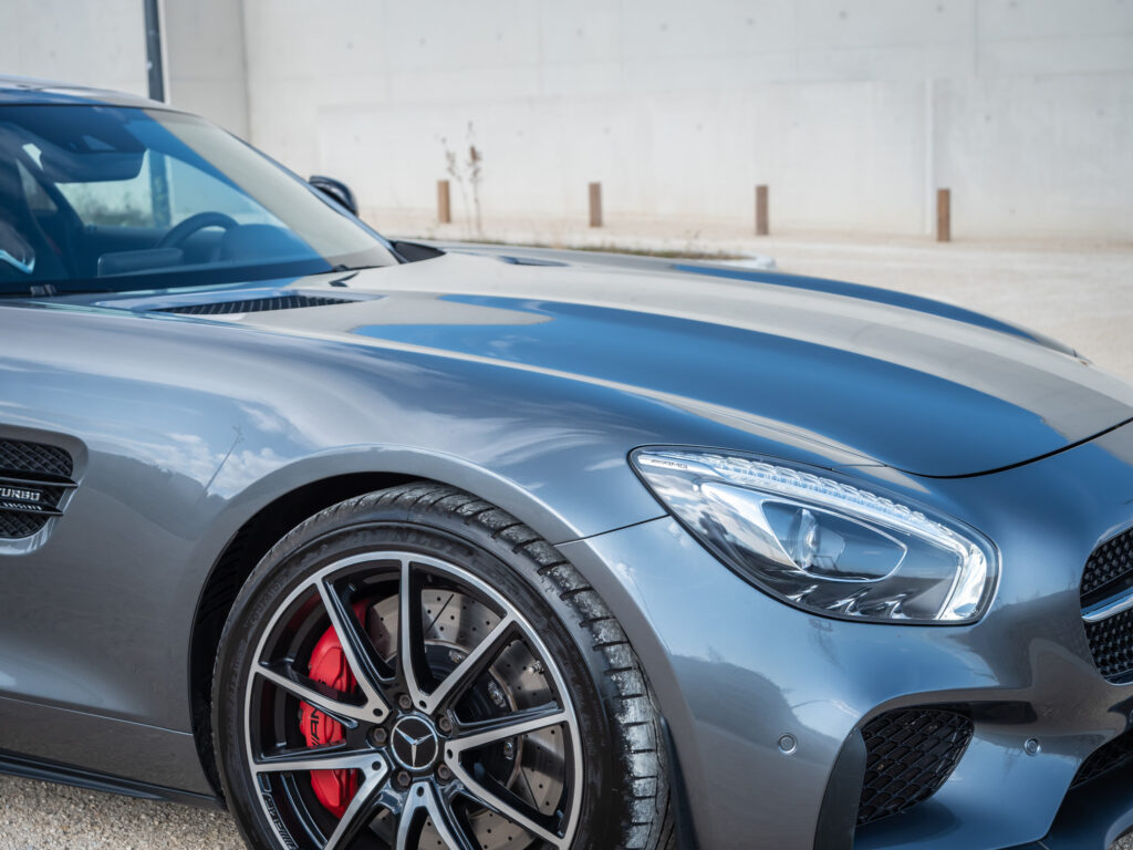 Jante alliage avec étriers rouges – AMG – AMG GTS – 2015 – Gris Sélénite – 510 ch – V8 Bi-Turbo – 69 000 km – Transmission : Sequentielle – Origine Allemagne – Privaty Cars – Reprise cash de voitures de luxe sans obligation d’achat entre Bordeaux et Nantes
