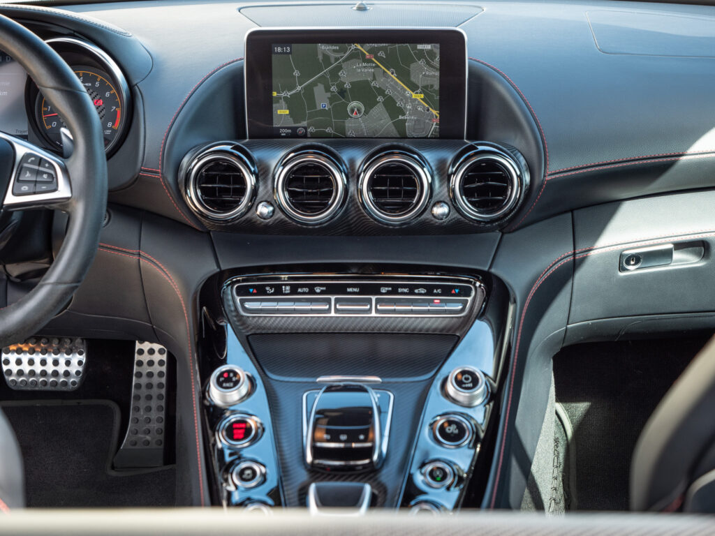 Tableau de bord avec écran central – AMG – AMG GTS – 2015 – Gris Sélénite – 510 ch – V8 Bi-Turbo – 69 000 km – Transmission : Sequentielle – Origine Allemagne – Privaty Cars – Spécialiste AMG d’occasion proche de Bordeaux