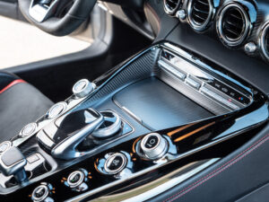 Console centrale avec commandes intégrées – AMG – AMG GTS – 2015 – Gris Sélénite – 510 ch – V8 Bi-Turbo – 69 000 km – Transmission : Sequentielle – Origine Allemagne – Privaty Cars – Chasseur de voitures de sport sur mesure proche de Bordeaux