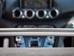 Barre en carbone avec finitions élégantes – AMG – AMG GTS – 2015 – Gris Sélénite – 510 ch – V8 Bi-Turbo – 69 000 km – Transmission : Sequentielle – Origine Allemagne – Privaty Cars – Courtage automobile AMG près de Poitiers