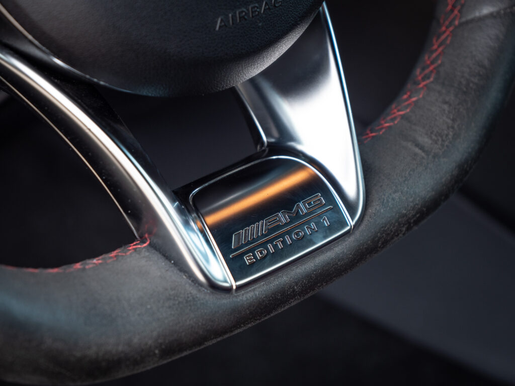 Volant – AMG – AMG GTS – 2015 – Gris Sélénite – 510 ch – V8 Bi-Turbo – 69 000 km – Transmission : Sequentielle – Origine Allemagne – Privaty Cars – Négoce de véhicules GT et sportives d’exception dans l’Ouest de la France