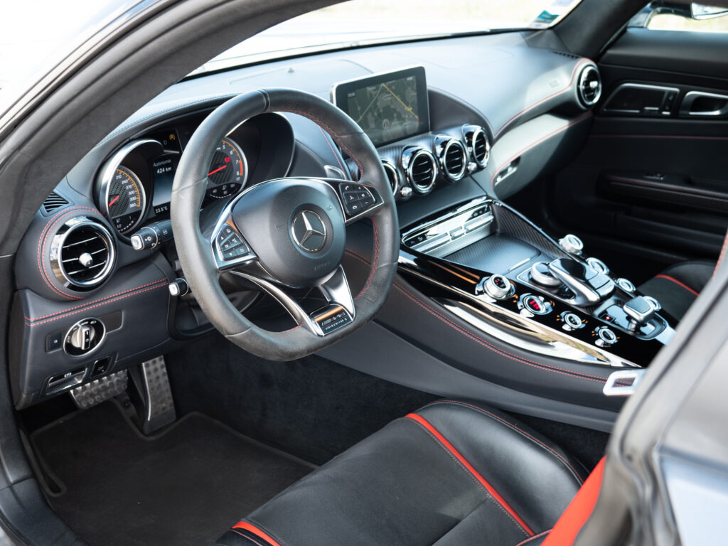 Volant avec commandes intégrées – AMG – AMG GTS – 2015 – Gris Sélénite – 510 ch – V8 Bi-Turbo – 69 000 km – Transmission : Sequentielle – Origine Allemagne – Privaty Cars – Courtage automobile AMG en Charente-Maritime