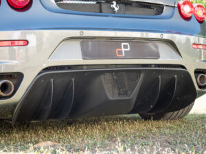 Diffuseur arrière avec sorties d'échappement – FERRARI – F430 Spider – 2006 – Grigio Silverstone – 490 ch – V8 Atmosphérique – 55 800 km – Transmission : Sequentielle – Origine Pays-Bas – Privaty Cars – Rachat de Porsche et Ferrari d’occasion entre Bordeaux et Nantes