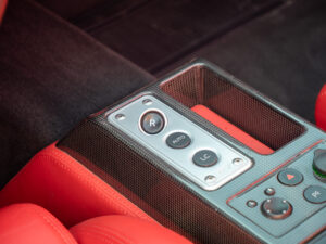 Console centrale avec boutons de commande – FERRARI – F430 Spider – 2006 – Grigio Silverstone – 490 ch – V8 Atmosphérique – 55 800 km – Transmission : Sequentielle – Origine Pays-Bas – Privaty Cars – Rachat express de supercars et hypercars à 2 heures de Paris en TGV