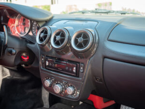 Tableau de bord – FERRARI – F430 Spider – 2006 – Grigio Silverstone – 490 ch – V8 Atmosphérique – 55 800 km – Transmission : Sequentielle – Origine Pays-Bas – Privaty Cars – Vente de véhicules d’investissement et de collection en Nouvelle-Aquitaine