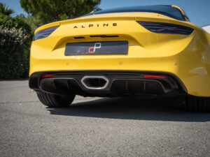Diffuseur arrière avec sorties d'échappement – ALPINE – A110 Color Edition – 2021 – Jaune Tournesol – 16 900 km – 292 ch – 4 cylindres Turbo – Transmission : Sequentielle – Origine Allemagne – Privaty Cars – Reprise de voitures de sport et collection près de Poitiers