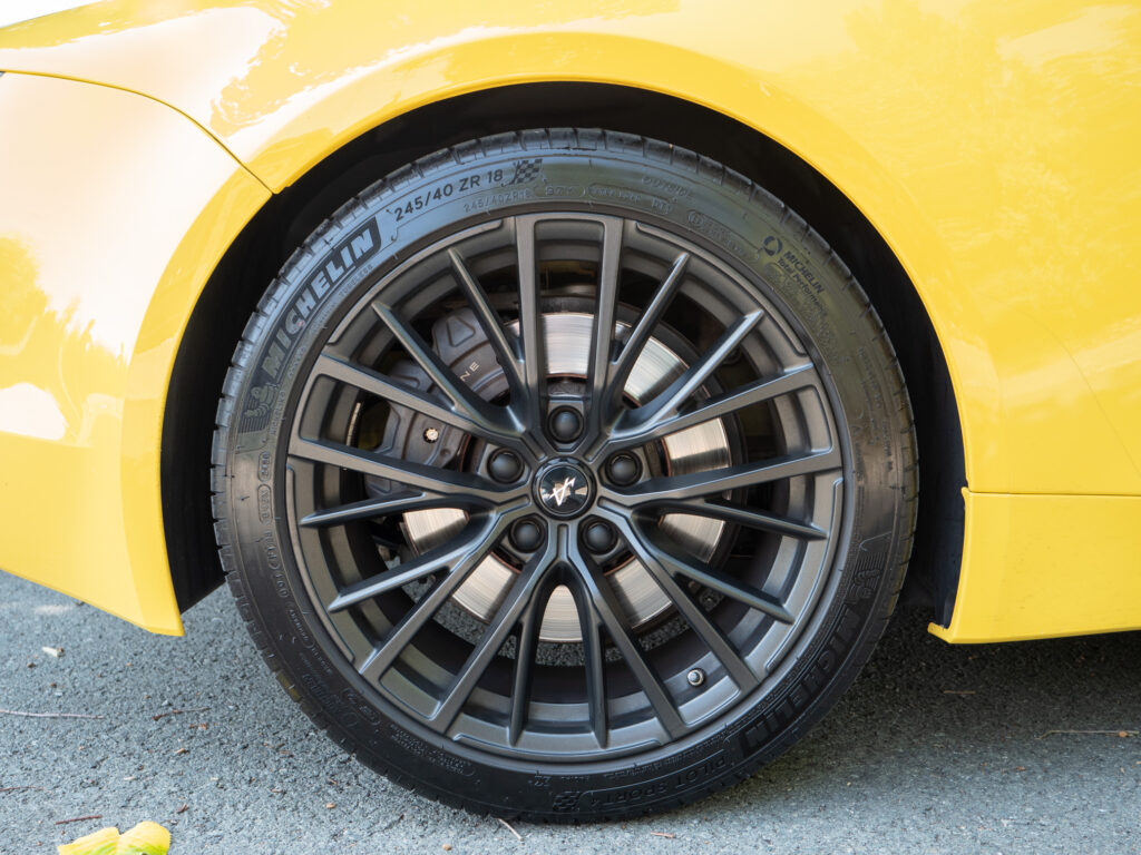 Jantes – ALPINE – A110 Color Edition – 2021 – Jaune Tournesol – 16 900 km – 292 ch – 4 cylindres Turbo – Transmission : Sequentielle – Origine Allemagne – Privaty Cars – Spécialiste ALPINE d’occasion près de Niort