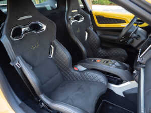 Sièges baquets en alcantara – ALPINE – A110 Color Edition – 2021 – Jaune Tournesol – 16 900 km – 292 ch – 4 cylindres Turbo – Transmission : Sequentielle – Origine Allemagne – Privaty Cars – Reprise de voitures de sport et collection en Charente-Maritime