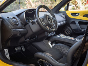 Tableau de bord – ALPINE – A110 Color Edition – 2021 – Jaune Tournesol – 16 900 km – 292 ch – 4 cylindres Turbo – Transmission : Sequentielle – Origine Allemagne – Privaty Cars – Chasseur de voitures de sport sur mesure proche de Nantes