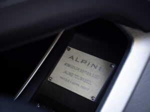 Plaque signalétique en métal – ALPINE – A110 Color Edition – 2021 – Jaune Tournesol – 16 900 km – 292 ch – 4 cylindres Turbo – Transmission : Sequentielle – Origine Allemagne – Privaty Cars – Rachat de Porsche et Ferrari d’occasion près de Poitiers