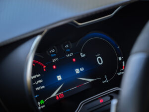 Tableau de bord – ALPINE – A110 Color Edition – 2021 – Jaune Tournesol – 16 900 km – 292 ch – 4 cylindres Turbo – Transmission : Sequentielle – Origine Allemagne – Privaty Cars – Expert des sportives d’occasion haut de gamme dans l’Ouest de la France