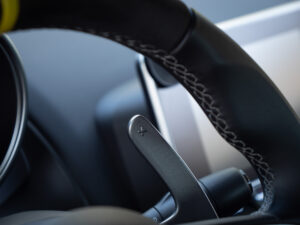 Volant – ALPINE – A110 Color Edition – 2021 – Jaune Tournesol – 16 900 km – 292 ch – 4 cylindres Turbo – Transmission : Sequentielle – Origine Allemagne – Privaty Cars – Expertise et vente de modèles Super Sport proche de Bordeaux