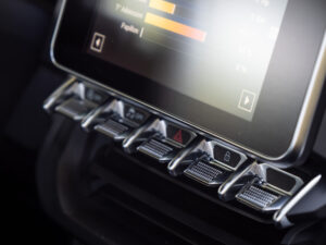 Tableau de bord – ALPINE – A110 Color Edition – 2021 – Jaune Tournesol – 292 ch – 4 cylindres Turbo – 16 900 km – Transmission : Sequentielle – Origine Allemagne – Privaty Cars – Achat et vente de véhicules ALPINE d’occasion près de Niort