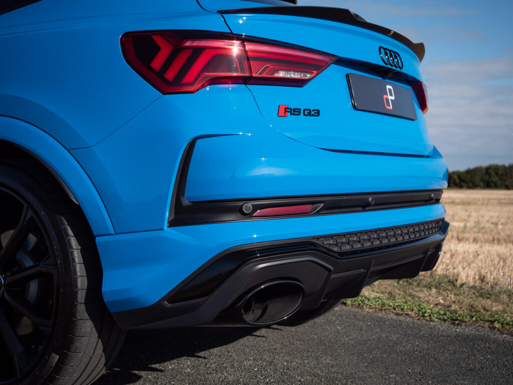 Diffuseur arrière avec double sortie d'échappement – AUDI – RS Q3 Sportback – 2020 – Turbo blue – 400 ch – 5 cylindres Turbo – 16 900 km – Transmission : Sequentielle – Origine Allemagne – Privaty Cars – Estimation et rachat de véhicules haut de gamme en Charente-Maritime