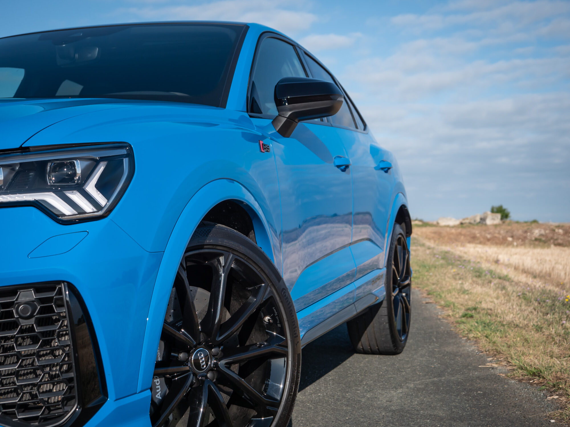 Jante alliage noir brillant – AUDI – RS Q3 Sportback – 2020 – Turbo blue – 400 ch – 5 cylindres Turbo – 16 900 km – Transmission : Sequentielle – Origine Allemagne – Privaty Cars – Rachat cash de voitures AUDI proche de Bordeaux