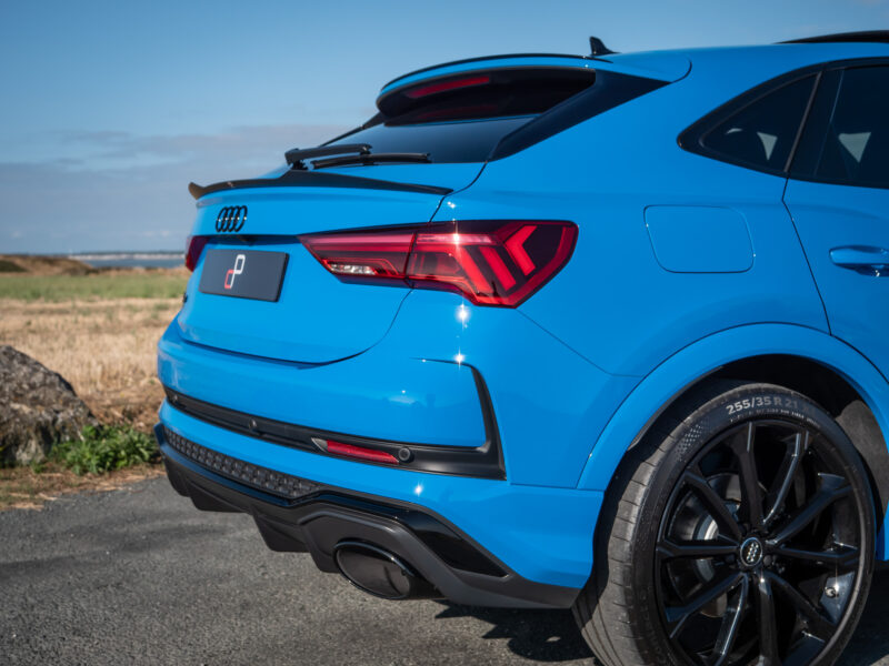 Vue arrière avec diffuseur et feux LED – AUDI – RS Q3 Sportback – 2020 – Turbo blue – 400 ch – 5 cylindres Turbo – 16 900 km – Transmission : Sequentielle – Origine Allemagne – Privaty Cars – Spécialiste des voitures de luxe d’occasion en Nouvelle-Aquitaine