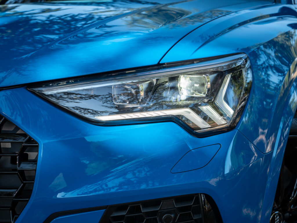 Phares LED avec signature lumineuse – AUDI – RS Q3 Sportback – 2020 – Turbo blue – 400 ch – 5 cylindres Turbo – 16 900 km – Transmission : Sequentielle – Origine Allemagne – Privaty Cars – Showroom de voitures de sport haut de gamme en Charente-Maritime