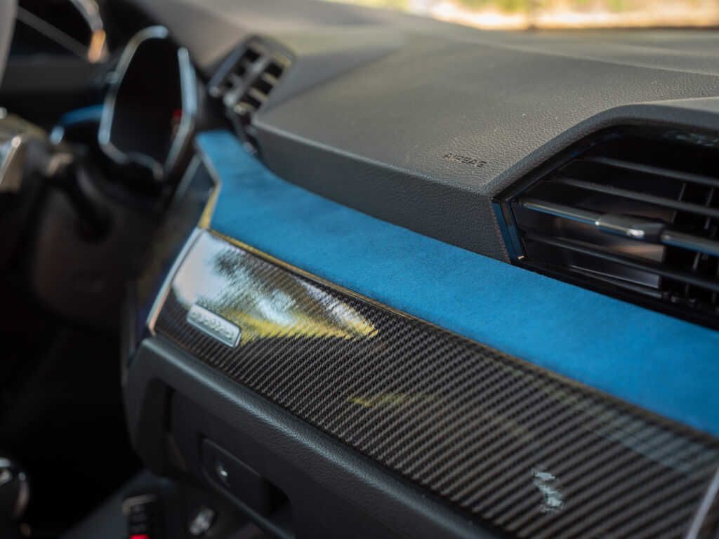 Sièges en cuir avec motif hexagonal – AUDI – RS Q3 Sportback – 2020 – Turbo blue – 400 ch – 5 cylindres Turbo – 16 900 km – Transmission : Sequentielle – Origine Allemagne – Privaty Cars – Rachat express de supercars et hypercars proche de Nantes