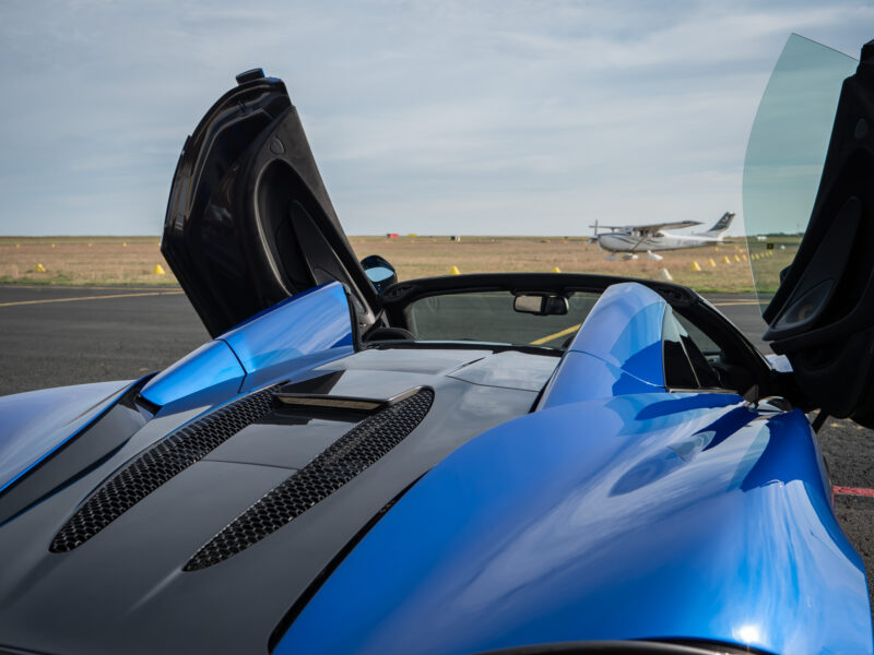 Toit ouvert avec portes en élytre – MCLAREN – 570S Spider – 2019 – Vega Blue – 570 ch – V8 Bi-Turbo – 18 900 km – Transmission : Sequentielle – Origine Allemagne – Privaty Cars – Achat et vente de véhicules MCLAREN d’occasion en Charente-Maritime