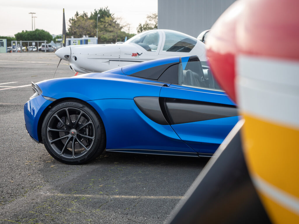 Jante alliage noir mat – MCLAREN – 570S Spider – 2019 – Vega Blue – 570 ch – V8 Bi-Turbo – 18 900 km – Transmission : Sequentielle – Origine Allemagne – Privaty Cars – Achat et vente de véhicules MCLAREN d’occasion près de Poitiers