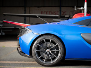Jante alliage avec pneus Pirelli – MCLAREN – 570S Spider – 2019 – Vega Blue – 570 ch – V8 Bi-Turbo – 18 900 km – Transmission : Sequentielle – Origine Allemagne – Privaty Cars – Showroom de voitures de sport haut de gamme proche de Bordeaux