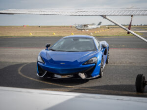 Vue avant avec phares distinctifs – MCLAREN – 570S Spider – 2019 – Vega Blue – 570 ch – V8 Bi-Turbo – 18 900 km – Transmission : Sequentielle – Origine Allemagne – Privaty Cars – Expert des modèles MCLAREN près de Niort