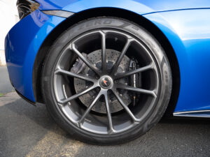 Jantes avec design en alliage léger – MCLAREN – 570S Spider – 2019 – Vega Blue – 570 ch – V8 Bi-Turbo – 18 900 km – Transmission : Sequentielle – Origine Allemagne – Privaty Cars – Courtage automobile pour véhicules exclusifs près de Niort