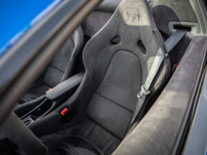 Sièges baquets en alcantara – MCLAREN – 570S Spider – 2019 – Vega Blue – 570 ch – V8 Bi-Turbo – 18 900 km – Transmission : Sequentielle – Origine Allemagne – Privaty Cars – Vente de voitures de prestige d’occasion à 2 heures de Paris en TGV