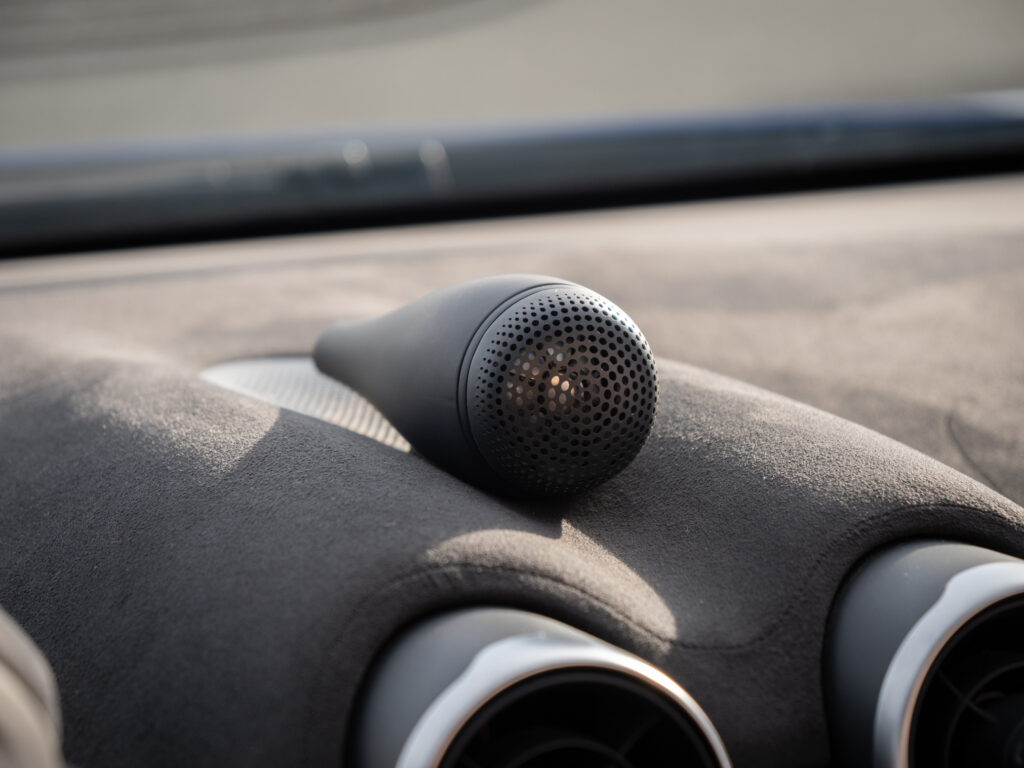 Haut-parleur sur tableau de bord – MCLAREN – 570S Spider – 2019 – Vega Blue – 570 ch – V8 Bi-Turbo – 18 900 km – Transmission : Sequentielle – Origine Allemagne – Privaty Cars – Rachat de Porsche et Ferrari d’occasion à 2 heures de Paris en TGV