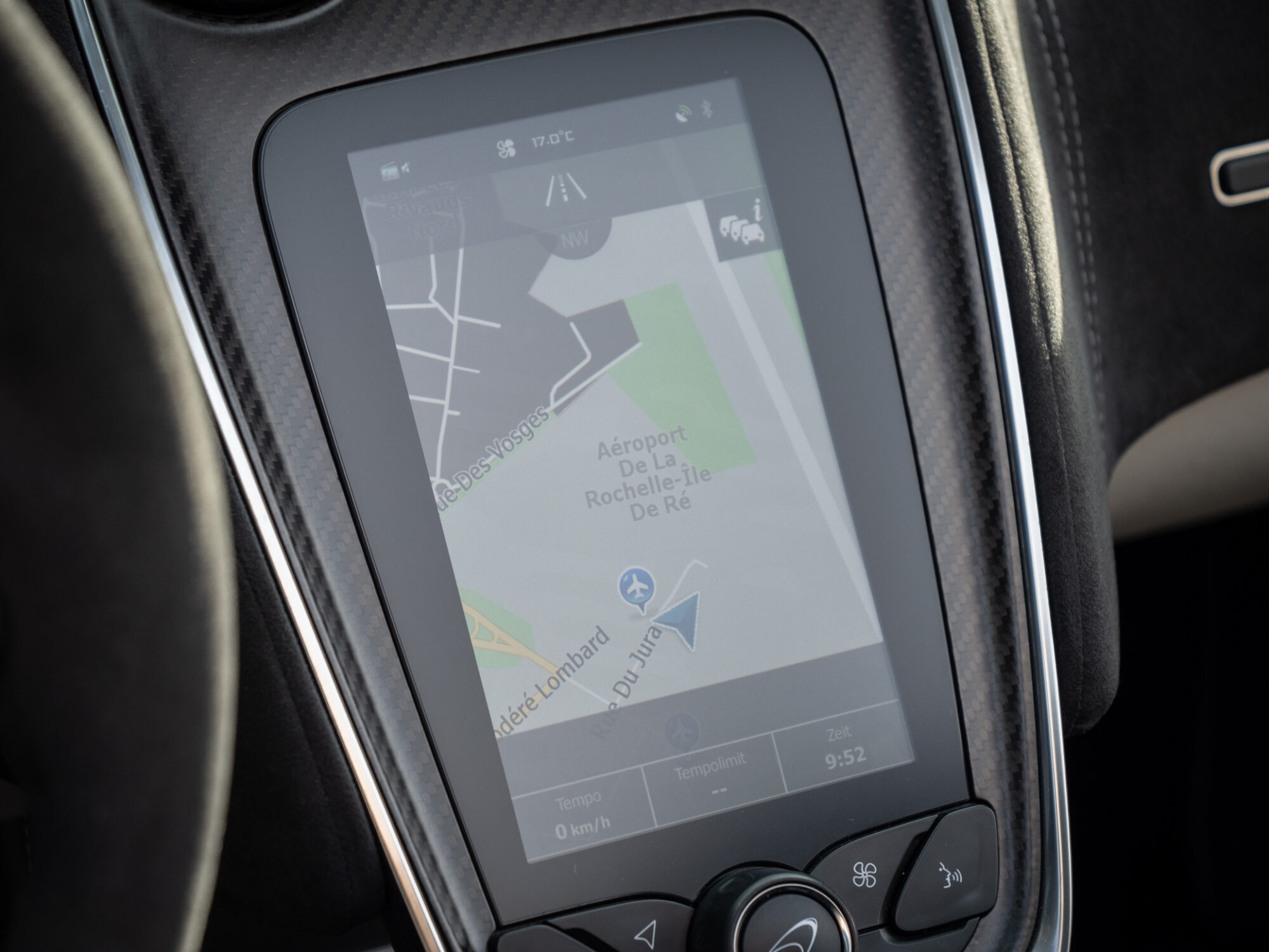 Écran de navigation tactile – MCLAREN – 570S Spider – 2019 – Vega Blue – 570 ch – V8 Bi-Turbo – 18 900 km – Transmission : Sequentielle – Origine Allemagne – Privaty Cars – Reprise cash de voitures de luxe sans obligation d’achat dans l’Ouest de la France