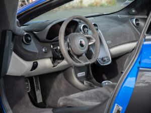 Tableau de bord – MCLAREN – 570S Spider – 2019 – Vega Blue – 570 ch – V8 Bi-Turbo – 18 900 km – Transmission : Sequentielle – Origine Allemagne – Privaty Cars – Recherche personnalisée de voitures de sport d’occasion près de Niort