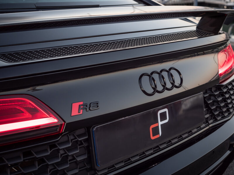 Aileron arrière avec éclairage LED – AUDI – R8 Performance – 2020 – Noir Mythic – 620 ch – V10 – 32 900 km – Transmission : Sequentielle – Origine Italie – Privaty Cars – Spécialiste des sportives d’occasion proche de Bordeaux
