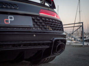 Diffuseur arrière avec sorties d'échappement – AUDI – R8 Performance – 2020 – Noir Mythic – 620 ch – V10 – 32 900 km – Transmission : Sequentielle – Origine Italie – Privaty Cars – Sélection de véhicules AUDI disponibles entre Bordeaux et Nantes